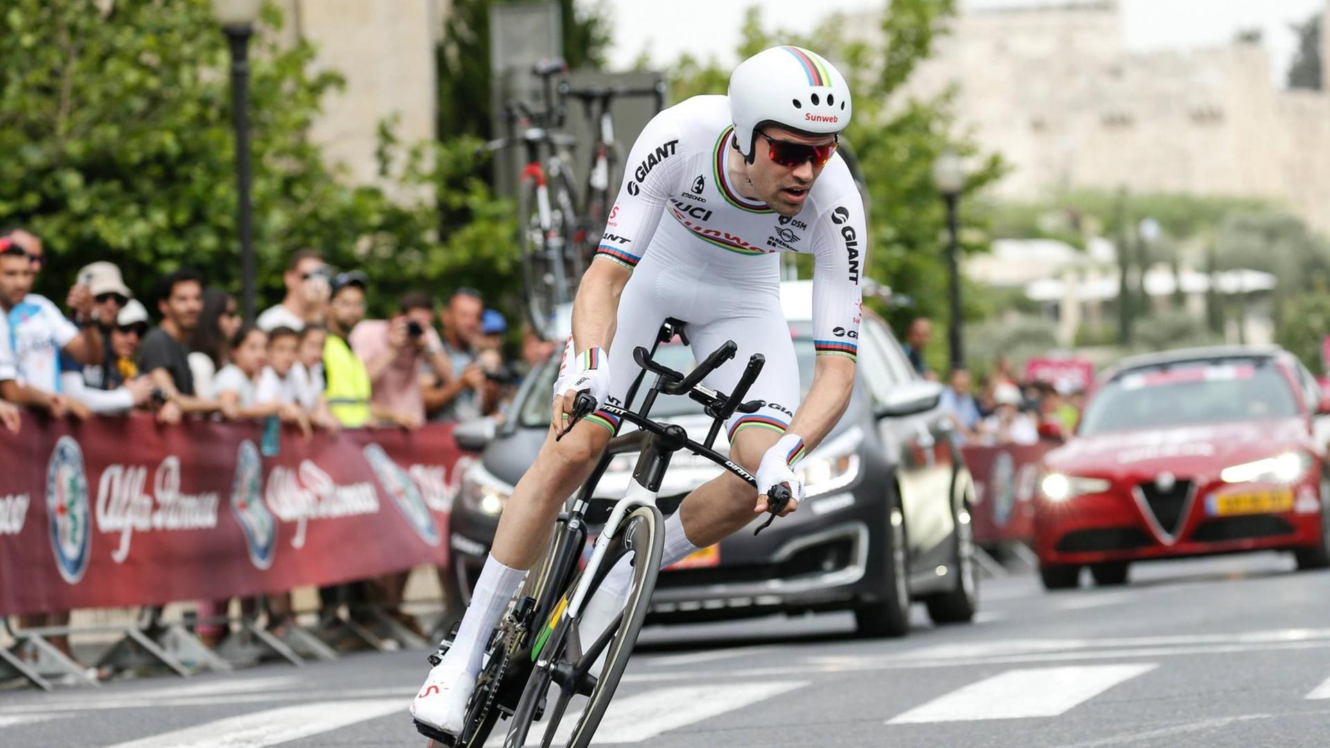 Tom Dumoulin, der Sieger des Einzelzeitfahrens des Giro d`Italia in Jerusalem Tom Dumoulin, der Sieger des Einzelzeitfahrens des Giro d`Italia in Jerusalem