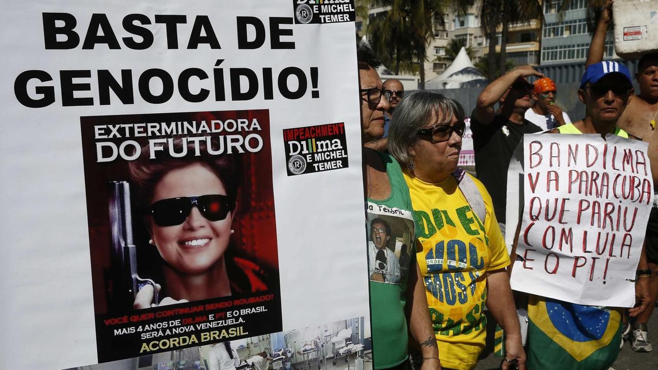 Demonstranten protestieren in Brasilien gegen Präsidentin Dilma Rousseff. 
