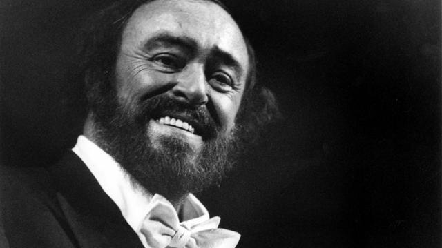 Luciano Pavarotti während eines Liederabends im Opernhaus Zuerich April 1998