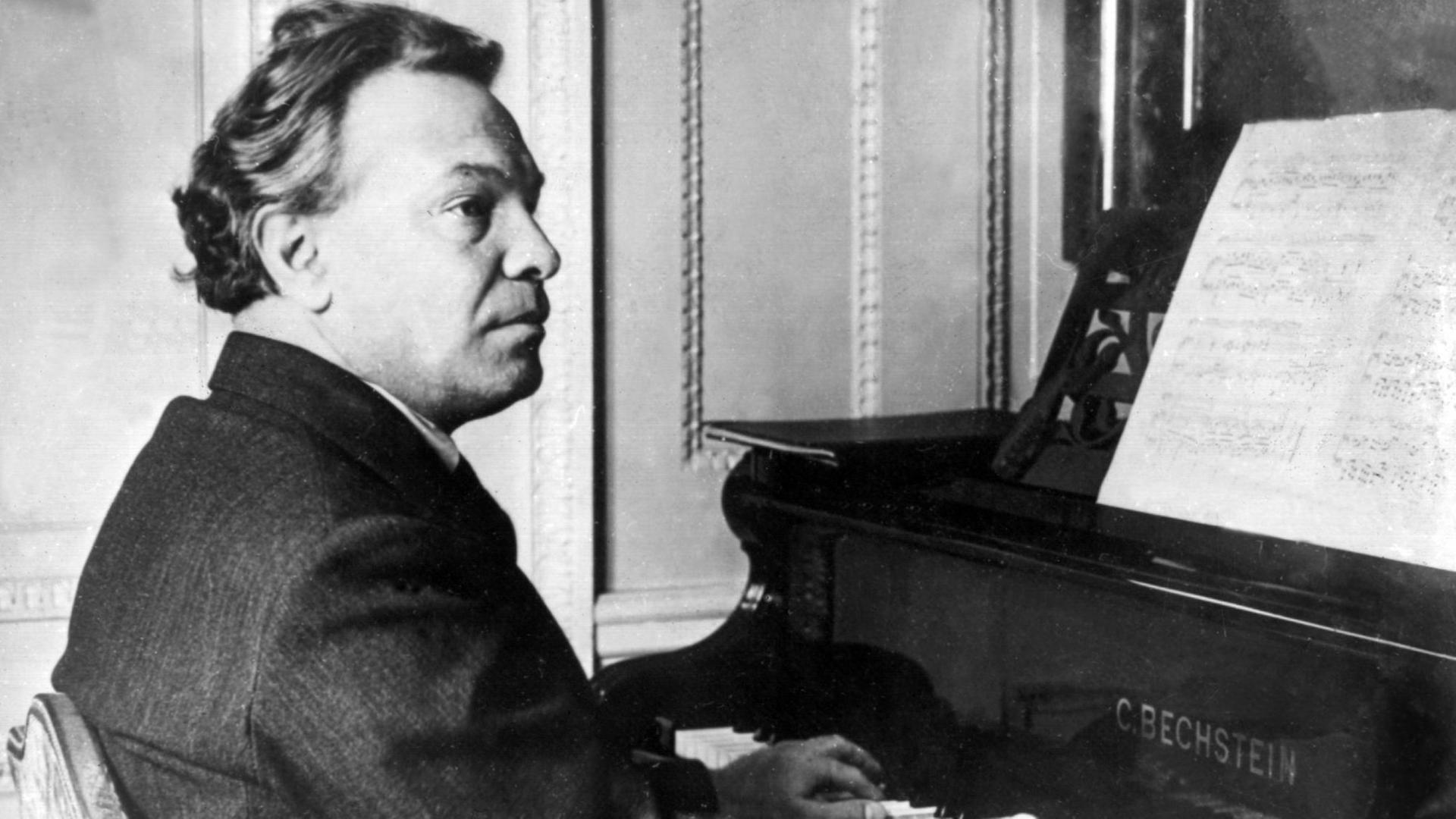 Der italienische Komponist Ottorino Respighi in einer zeitgenössischen Aufnahme. Er wurde am 9. Juli 1879 in Bologna geboren und verstarb am 18. April 1936 in Rom.