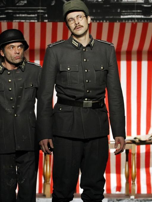 Szenenfoto aus dem "Kaufmann von Berlin" 2010 an der Volksbühne.