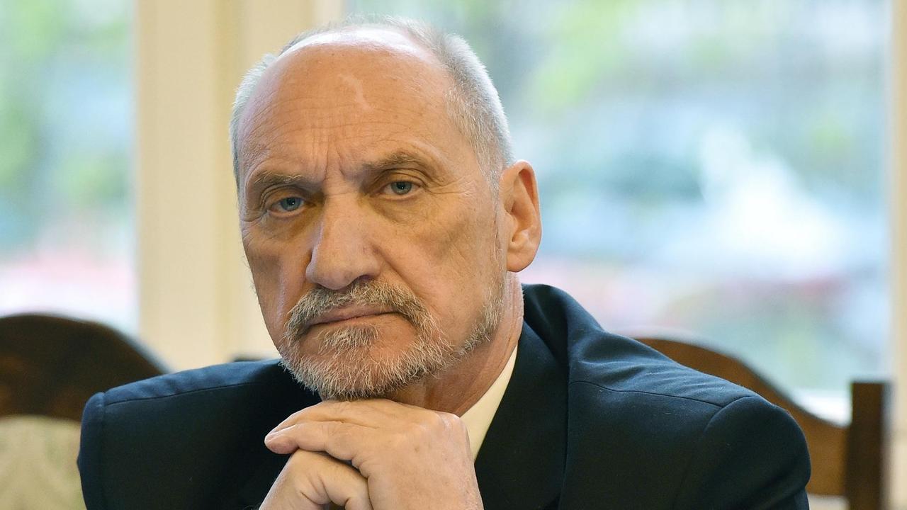 Der polnische Verteidigungsminister Antoni Macierewicz | Der polnische Verteidigungsminister Antoni Macierewicz |