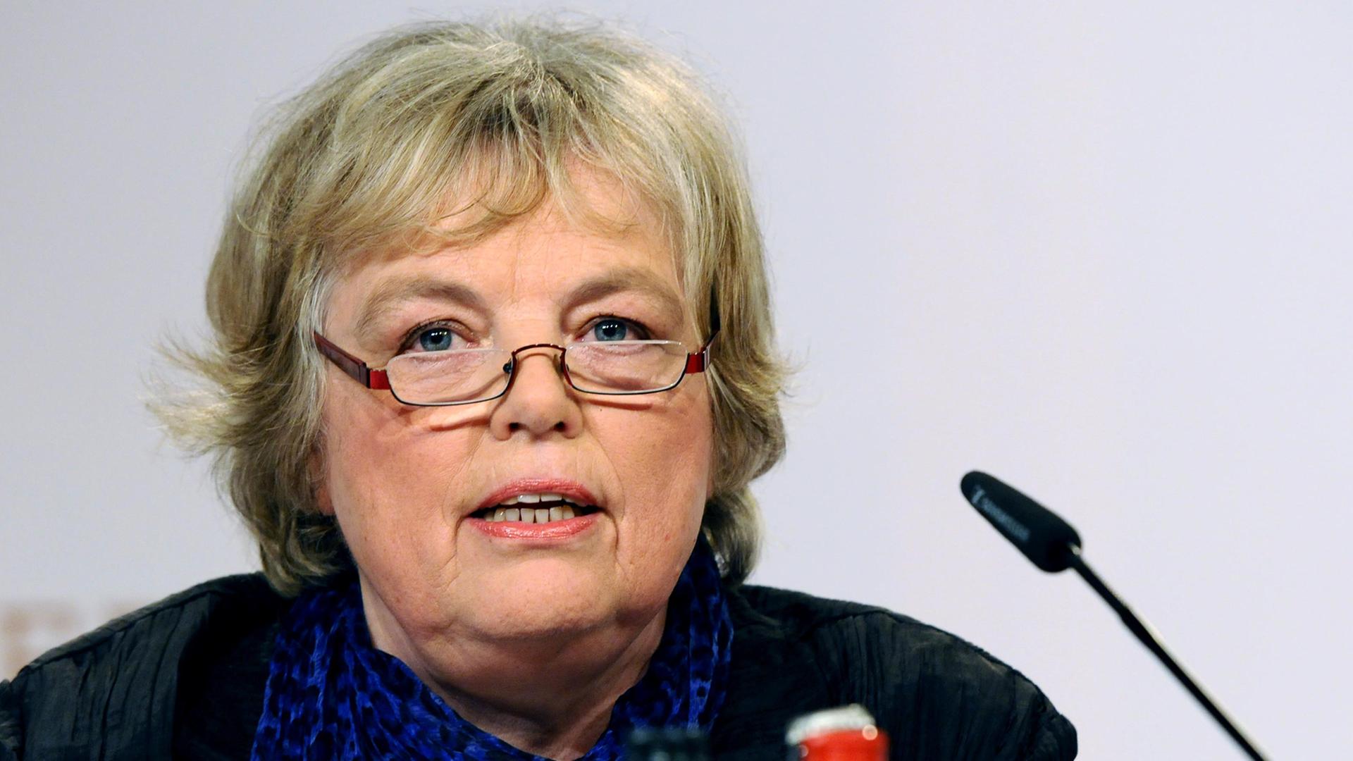 Ruth Hieronymi, Vorsitzende des WDR-Rundfunkrats, aufgenommen am 29.05.2013 bei der Pressekonferenz zur Wahl des neuen WDR-Intendanten in Köln. Ruth Hieronymi, Vorsitzende des WDR-Rundfunkrats, aufgenommen am 29.05.2013 bei der Pressekonferenz zur Wahl des neuen WDR-Intendanten in Köln.