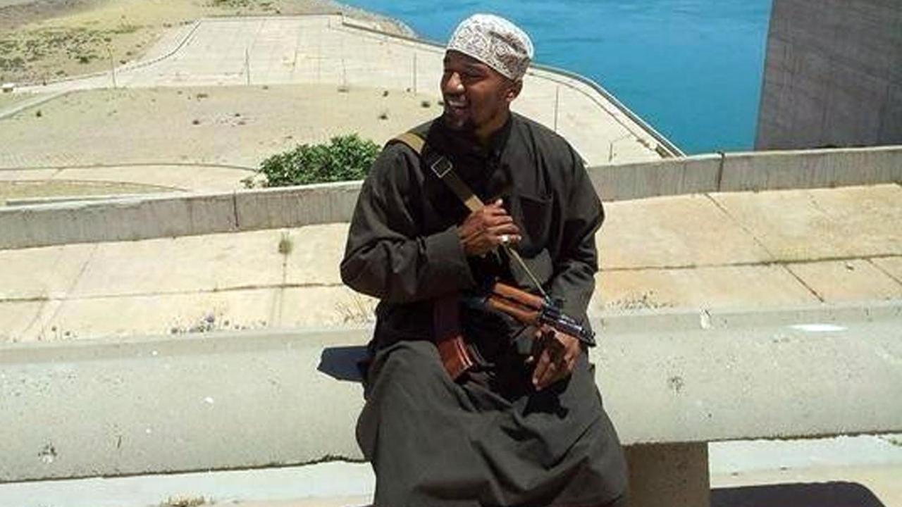 Ein Foto des IS-Kämpfer Denis Cuspert, das die Terrorgruppe verbreitet hat. Ein Foto des IS-Kämpfer Denis Cuspert, das die Terrorgruppe verbreitet hat.