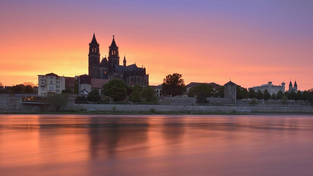Magdeburg wurde zweimal zerstört. Trotzdem gibt es für viele Einwohner keine schönere Stadt. Und schon gar nicht Halle. Magdeburg wurde zweimal zerstört. Trotzdem gibt es für viele Einwohner keine schönere Stadt. Und schon gar nicht Halle.