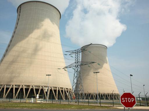Blick auf das Kernkraftwerk Cattenom in Frankreich