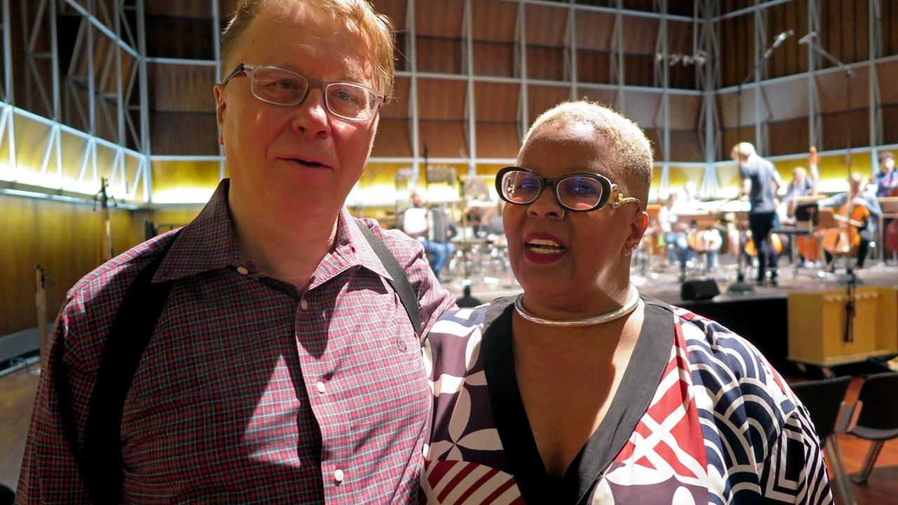Der Komponist Georg Friedrich Haas und die Aktivistin Mollena Williams im Kammermusiksaal des Deutschlandfunks in Köln Der Komponist Georg Friedrich Haas und die Aktivistin Mollena Williams im Kammermusiksaal des Deutschlandfunks in Köln