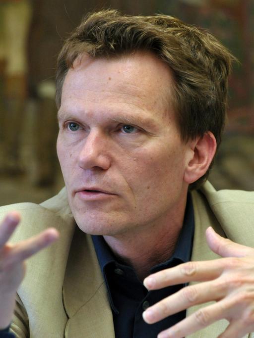 Der Professor Hartmut Rosa vom Lehrstuhl für Allgemeine und Theoretische Soziologie an der Friedrich-Schiller-Universität Jena, aufgenommen am Mittwoch (01.09.2010) bei einer Pressekonferenz in Jena