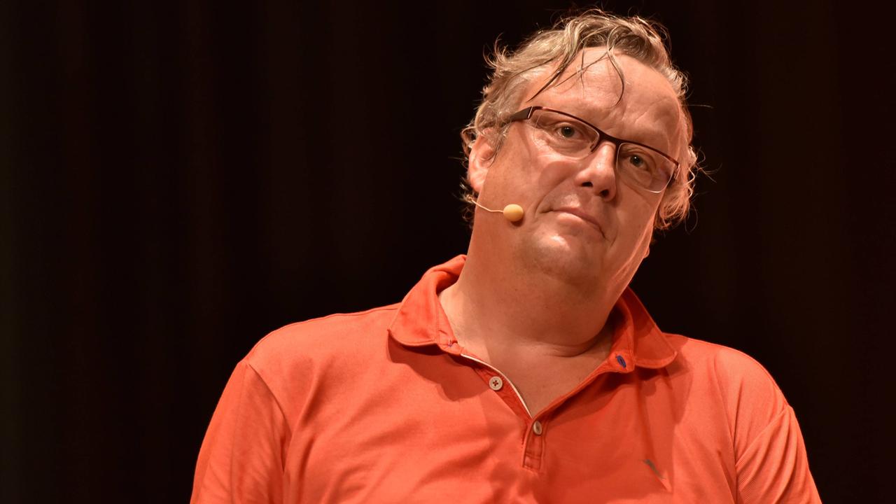Der schwedische Autor Jonas Jonasson bei einer Lesung in Köln im September 2016. Der schwedische Autor Jonas Jonasson bei einer Lesung in Köln im September 2016.