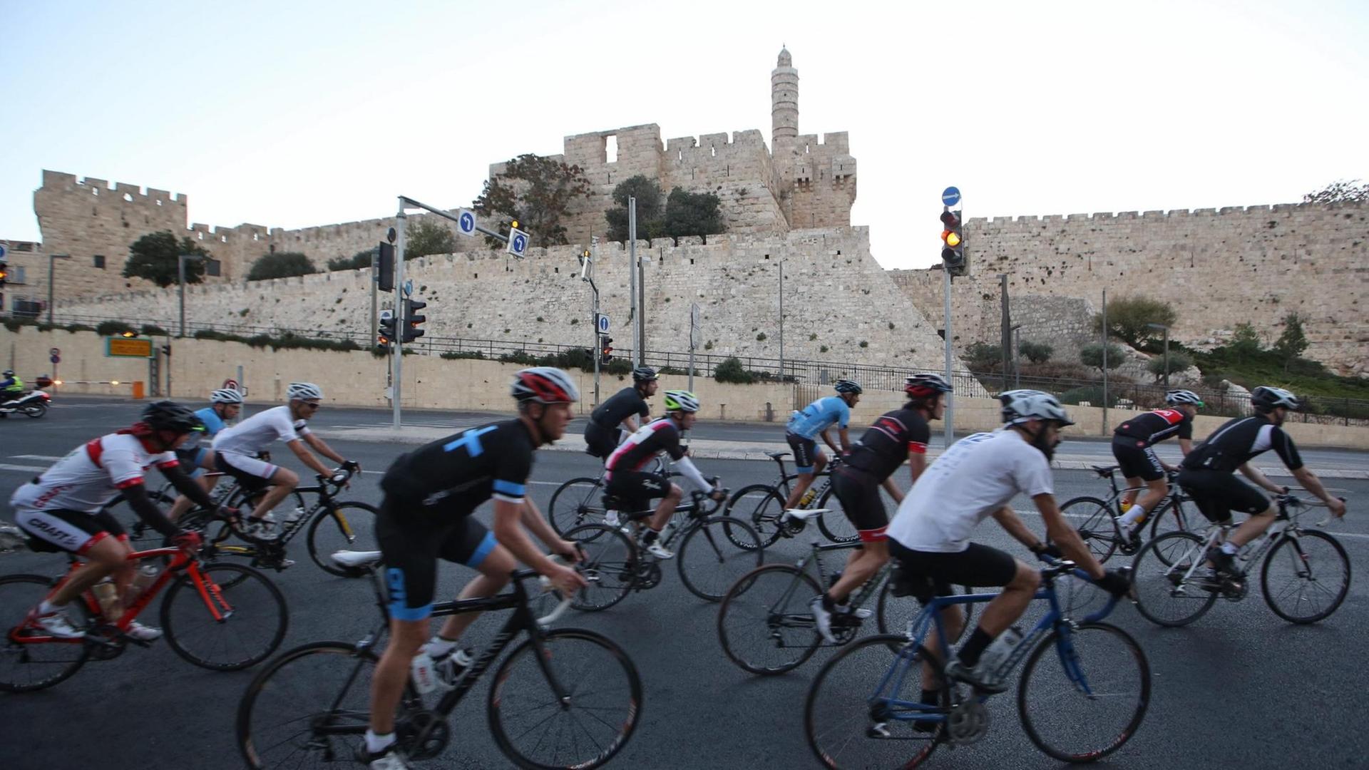 Radrennen in der Jerusalemer Altstadt (Gran Fondo des Giro d'Italia 2013) Radrennen in der Jerusalemer Altstadt (Gran Fondo des Giro d'Italia 2013)