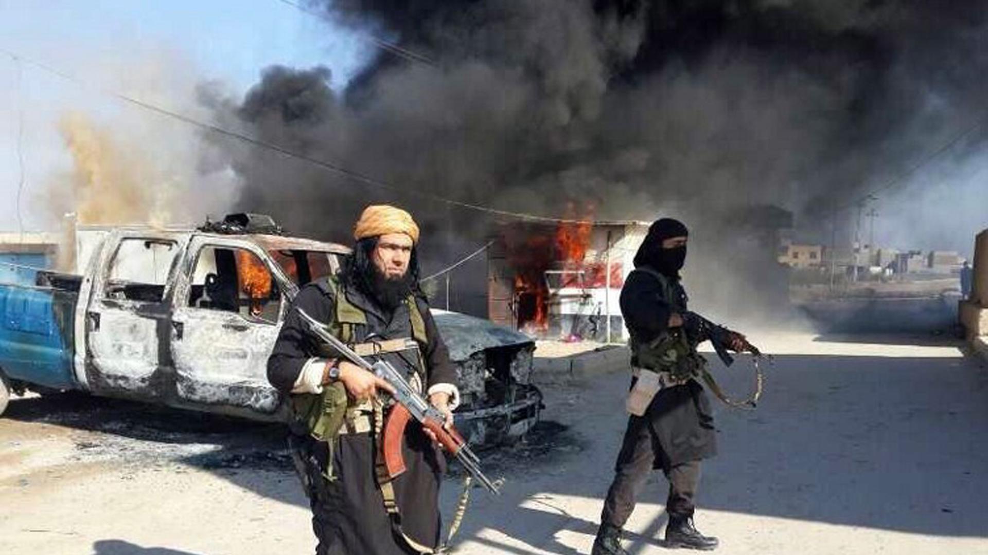 Bewaffnete Isis-Dschihadisten Bewaffnete Isis-Dschihadisten