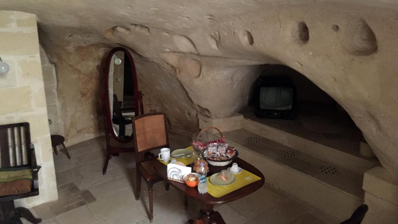 Höhle in den "Sassi" in Matera Höhle in den "Sassi" in Matera