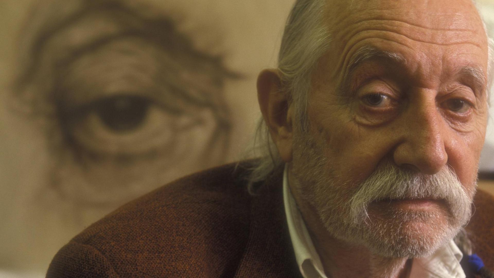 Der italienische Designer Ettore Sottsass im Jahre 1999 (1917-2007). Der italienische Designer Ettore Sottsass im Jahre 1999 (1917-2007).