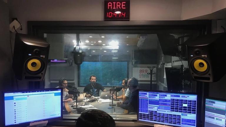 Meistgehörte Radio-Sendung in Buenos Aires - In der 'Lobby' mit Journalist Alejandro Bercovich. Meistgehörte Radio-Sendung in Buenos Aires - In der 'Lobby' mit Journalist Alejandro Bercovich.