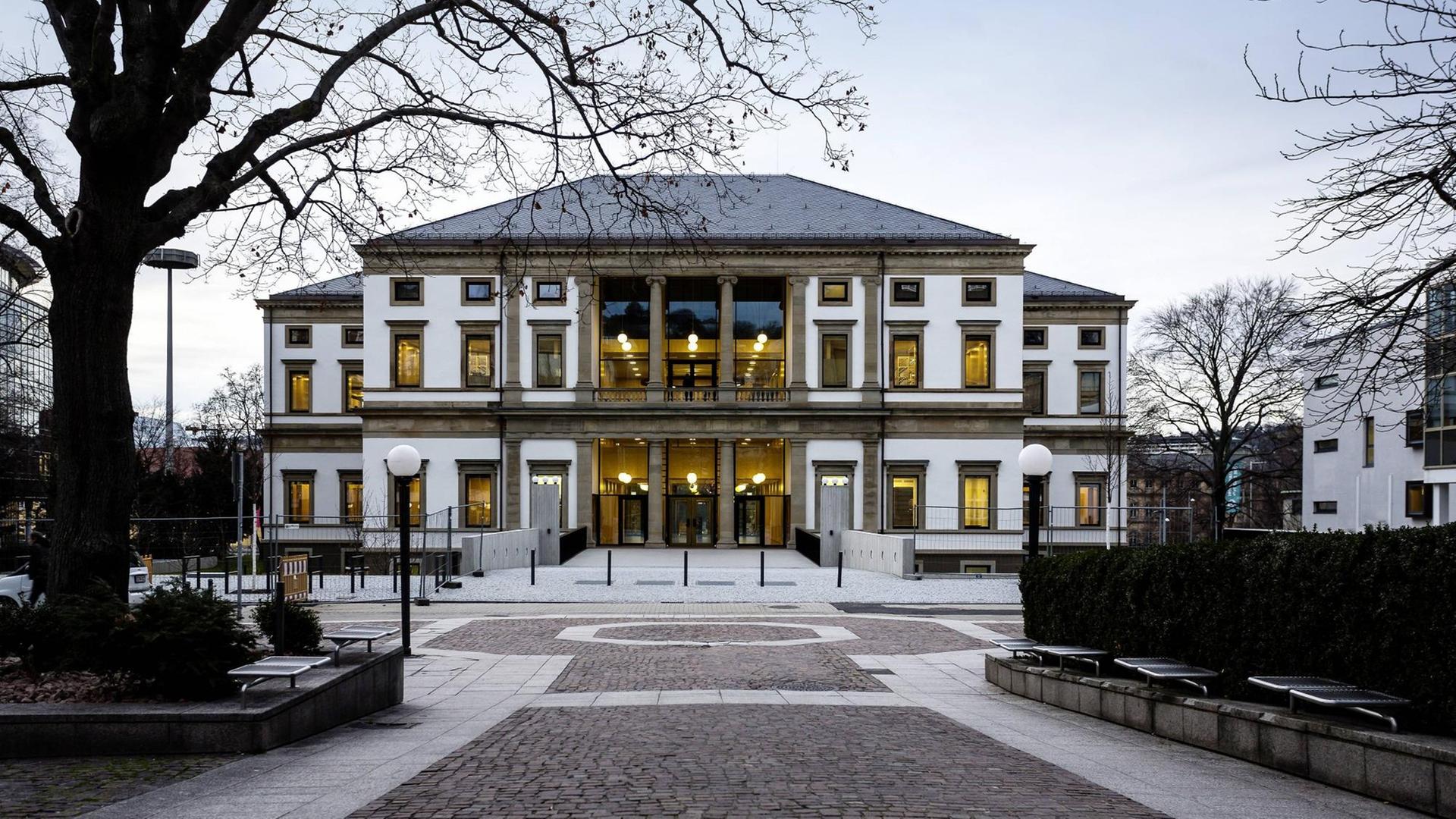 Das StadtPalais in Stuttgart, Wohnsitz des letzten württembergischen Königs Wilhelm II. Seit 2018 ist das klassizistische Gebäude Stadtmuseum. Das StadtPalais in Stuttgart, Wohnsitz des letzten württembergischen Königs Wilhelm II. Seit 2018 ist das klassizistische Gebäude Stadtmuseum.