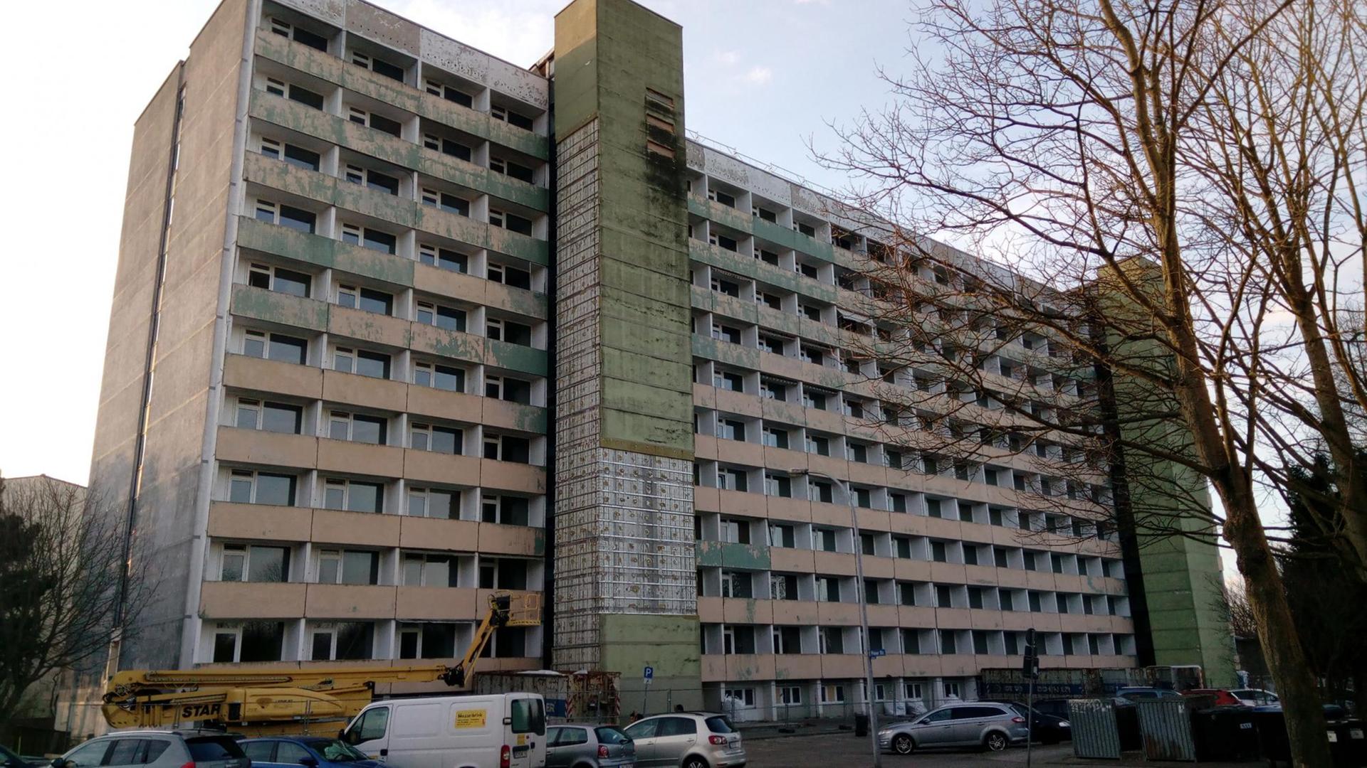 Drei von diesen Zehngeschossern sollen in Schwerin abgerissen werden. Drei von diesen Zehngeschossern sollen in Schwerin abgerissen werden.