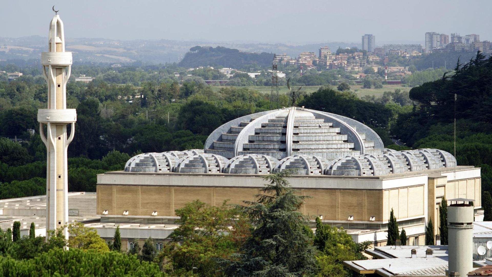 Blick auf Europas größte Moschee in der italienischen Hauptstadt Rom. Die Moschee bietet Platz für bis zu 2000 Menschen. Blick auf Europas größte Moschee in der italienischen Hauptstadt Rom. Die Moschee bietet Platz für bis zu 2000 Menschen.