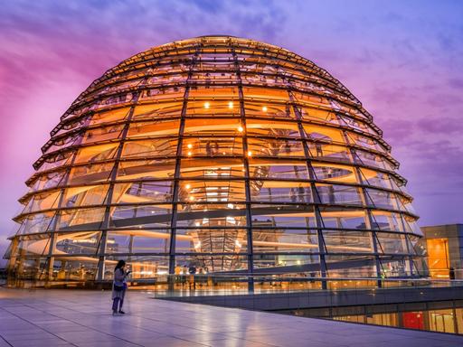 Die Kuppel des Reichstagsgebäudes in Berlin.