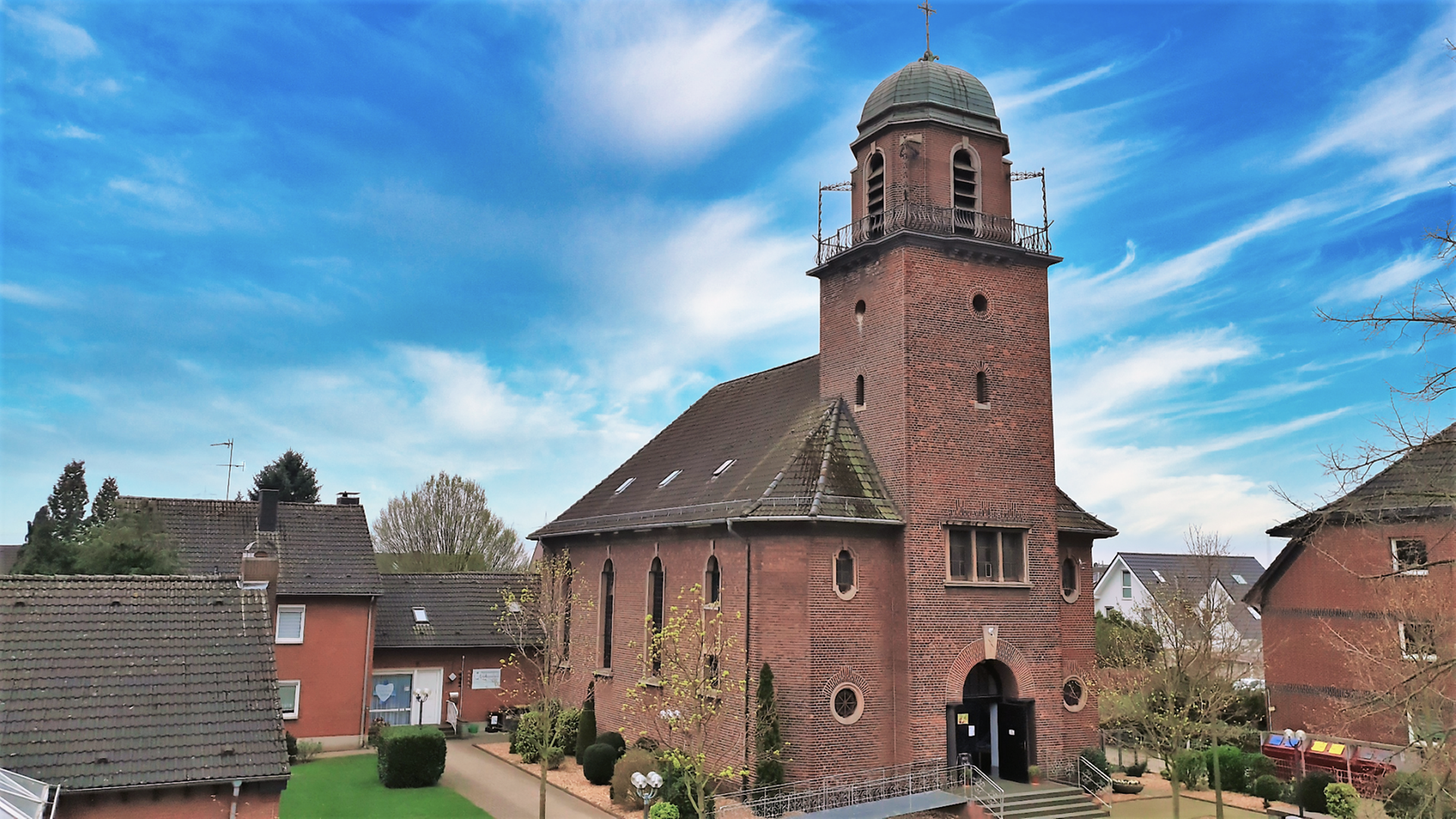 Die Herz-Jesu-Kirche in Duisburg Serm Die Herz-Jesu-Kirche in Duisburg Serm