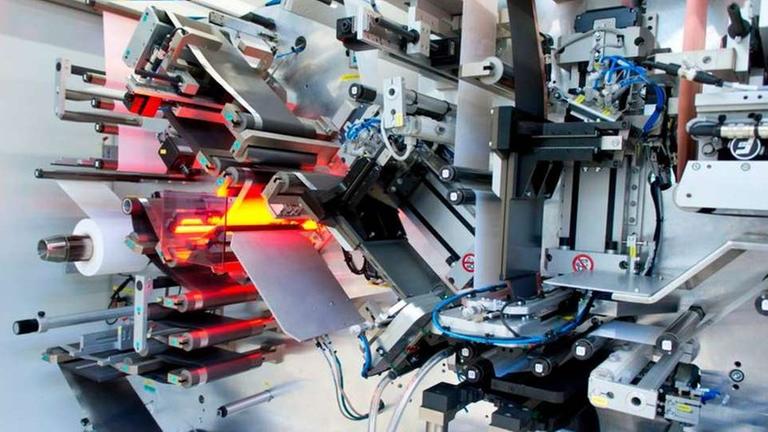 Elektroden-Wickelmaschine im Zentrum für Sonnenenergie- und Wasserstoffforschung ZSW Elektroden-Wickelmaschine im Zentrum für Sonnenenergie- und Wasserstoffforschung ZSW