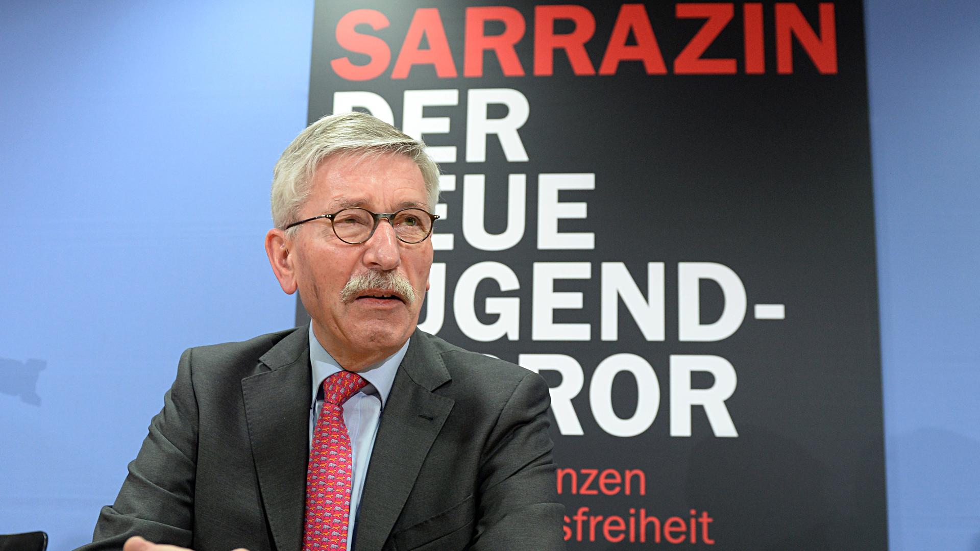 Thilo Sarrazin stellte in Berlin sein neues Buch "Der neue Tugendterror" vor. Thilo Sarrazin stellte in Berlin sein neues Buch "Der neue Tugendterror" vor.