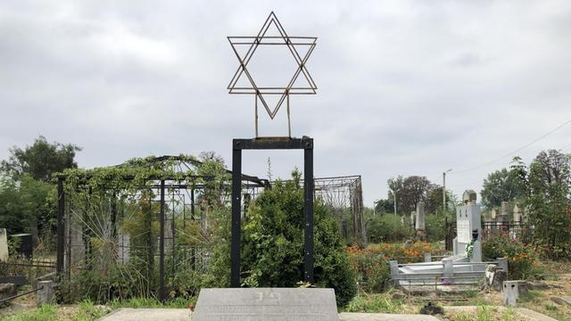 Jüdischer Friedhof Czernowitz mit dem Massengrab für 900 Holocaust-Opfer