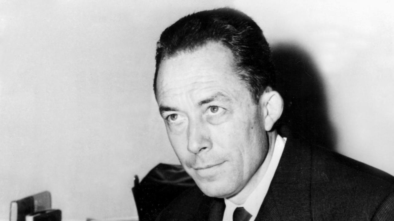 Der Schriftsteller Albert Camus im Jahr 1957 Der Schriftsteller Albert Camus im Jahr 1957