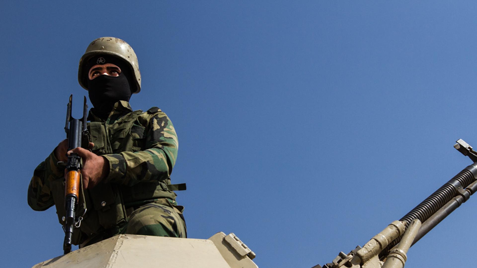 Ein Soldat aus der Einheit von der kurdischen Peschmerga Ein Soldat aus der Einheit von der kurdischen Peschmerga