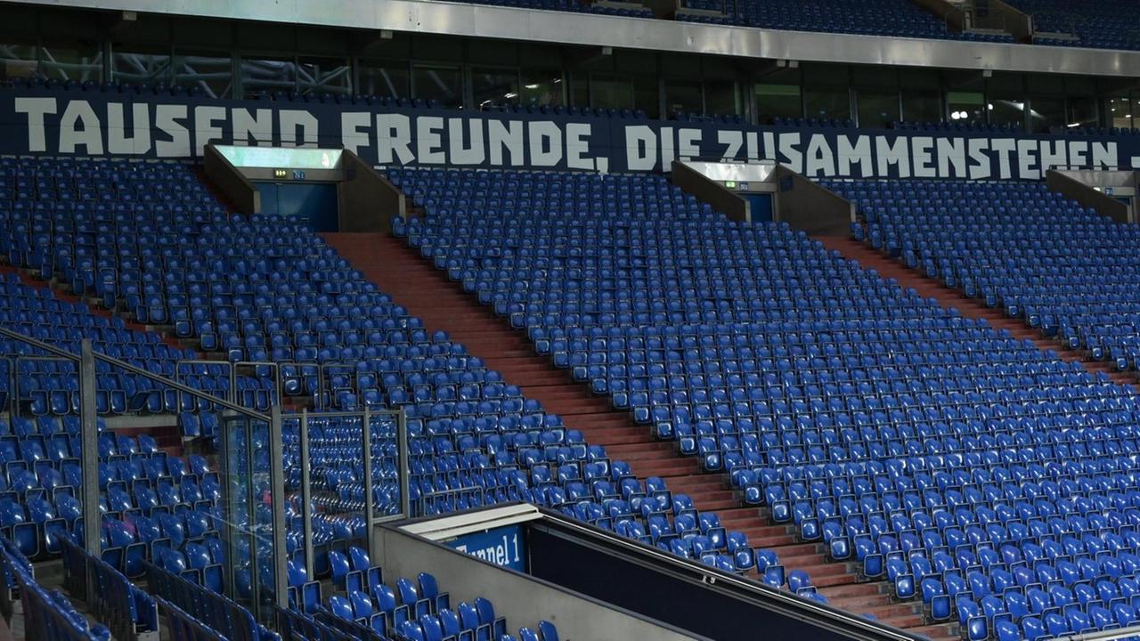Leere Nordkurve im Schalker Stadion Leere Nordkurve im Schalker Stadion