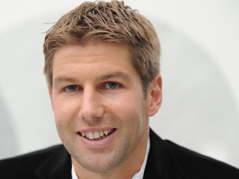 Thomas Hitzlsperger lächelt in die Kamera Thomas Hitzlsperger lächelt in die Kamera