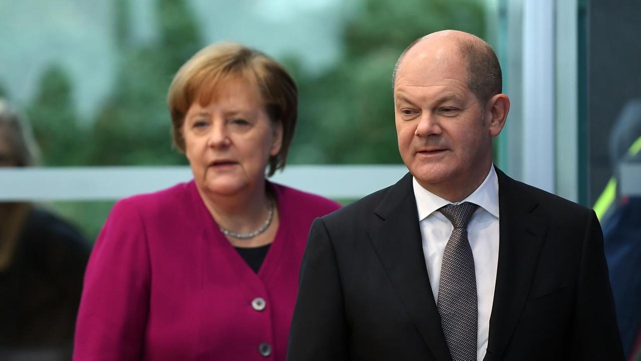 12.03.2018, Berlin: Bundeskanzlerin Angela Merkel (CDU) und der kommissarische SPD-Vorsitzende Olaf Scholz geben in der Bundespressekonferenz vor der Unterzeichnung des Koalitionsvertrages eine Pressekonferenz.