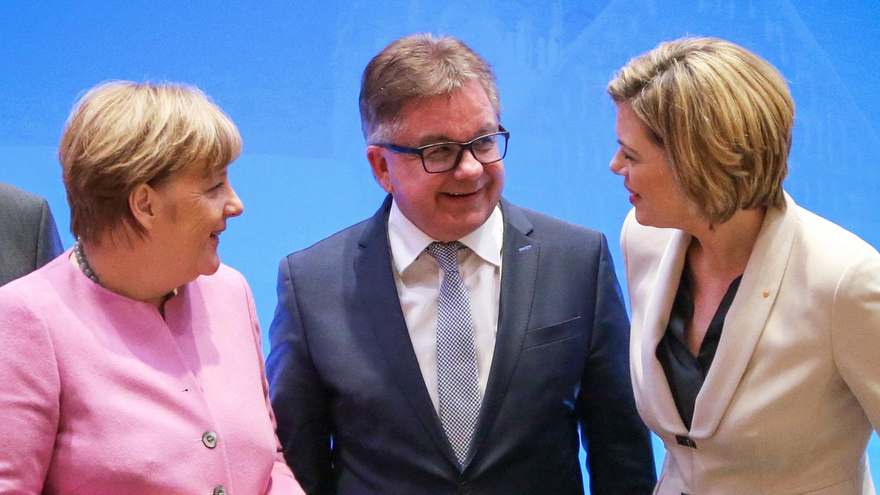 Die Bundeskanzlerin und CDU-Vorsitzende Angela Merkel (l-r), der CDU-Spitzenkandidat für die Landtagswahl in Baden-Württemberg, Guido Wolf und die rheinland-pfälzische CDU-Landesvorsitzende, Julia Klöckner Die Bundeskanzlerin und CDU-Vorsitzende Angela Merkel (l-r), der CDU-Spitzenkandidat für die Landtagswahl in Baden-Württemberg, Guido Wolf und die rheinland-pfälzische CDU-Landesvorsitzende, Julia Klöckner