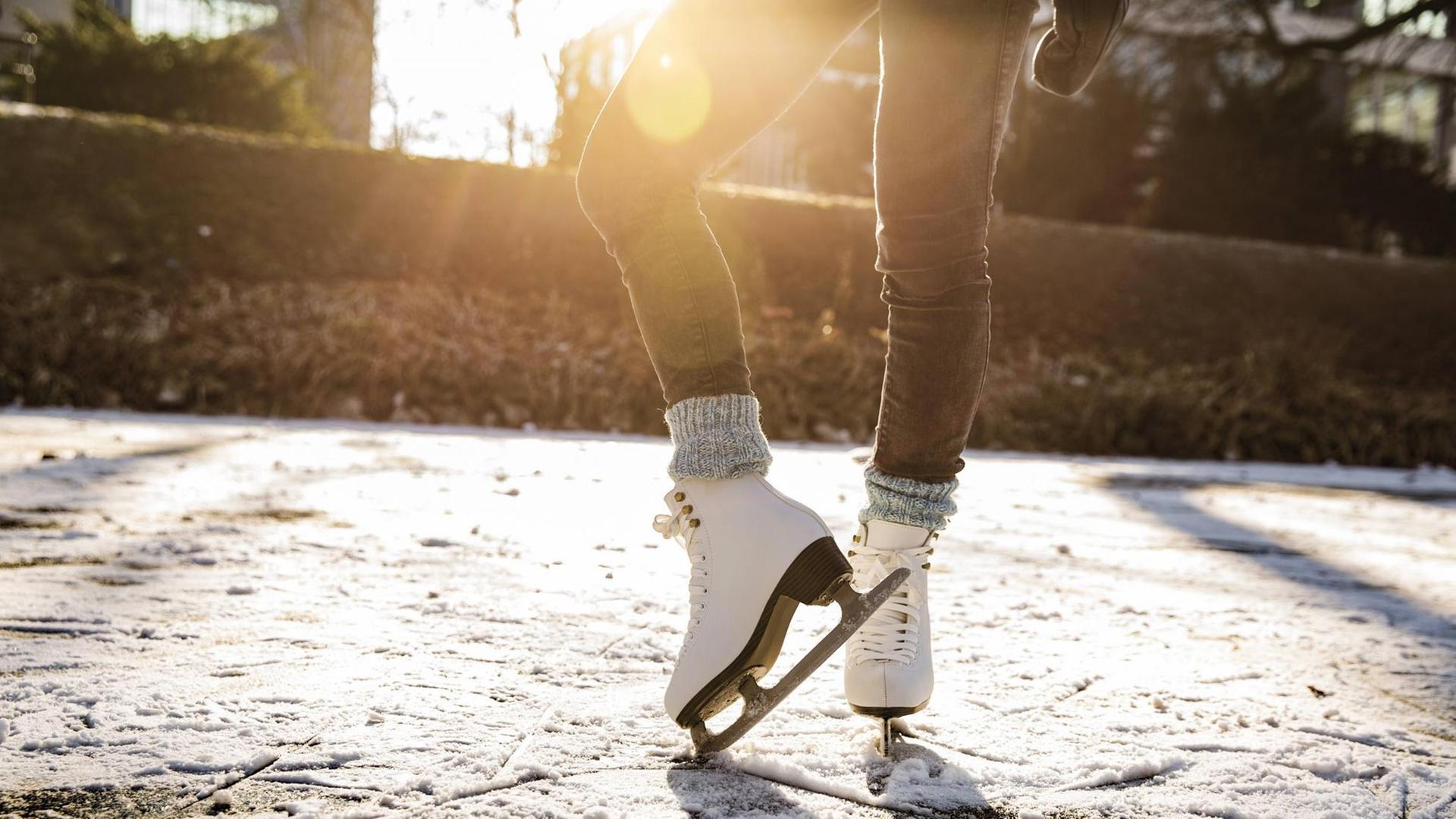 Close-up of woman ice skating on canal model released Symbolfoto PUBLICATIONxINxGERxSUIxAUTxHUNxONLY MFF03512 Close up of Woman ICE Skating ON Canal Model released Symbolic image PUBLICATIONxINxGERxSUIxAUTxHUNxONLY MFF03512 Close-up of woman ice skating on canal model released Symbolfoto PUBLICATIONxINxGERxSUIxAUTxHUNxONLY MFF03512 Close up of Woman ICE Skating ON Canal Model released Symbolic image PUBLICATIONxINxGERxSUIxAUTxHUNxONLY MFF03512