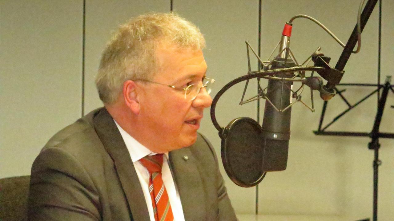 Ferber: Klage vor dem Bundesverfassungsgericht ist letzter Schritt. Ferber: Klage vor dem Bundesverfassungsgericht ist letzter Schritt.