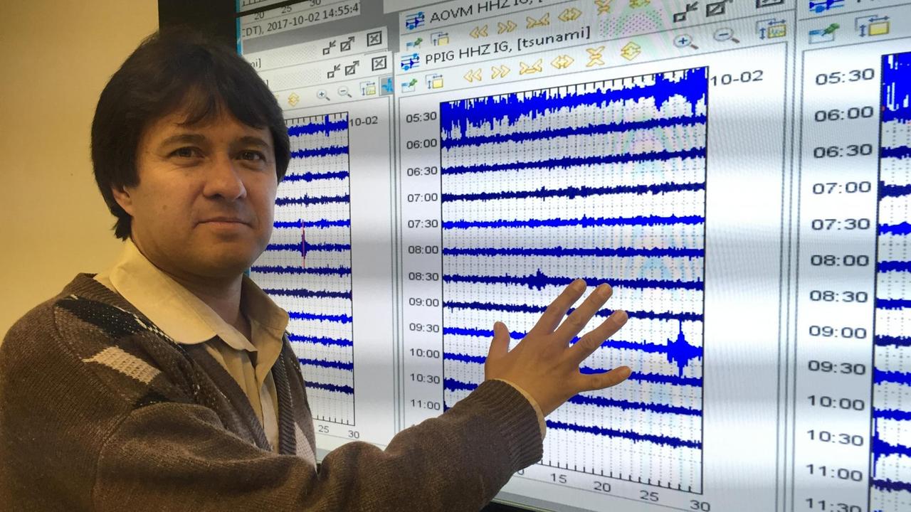 "An einem normalen Tag haben wir 50 bis 60 Beben", so der Seismologe Raul Valenzuela Wong. "An einem normalen Tag haben wir 50 bis 60 Beben", so der Seismologe Raul Valenzuela Wong.