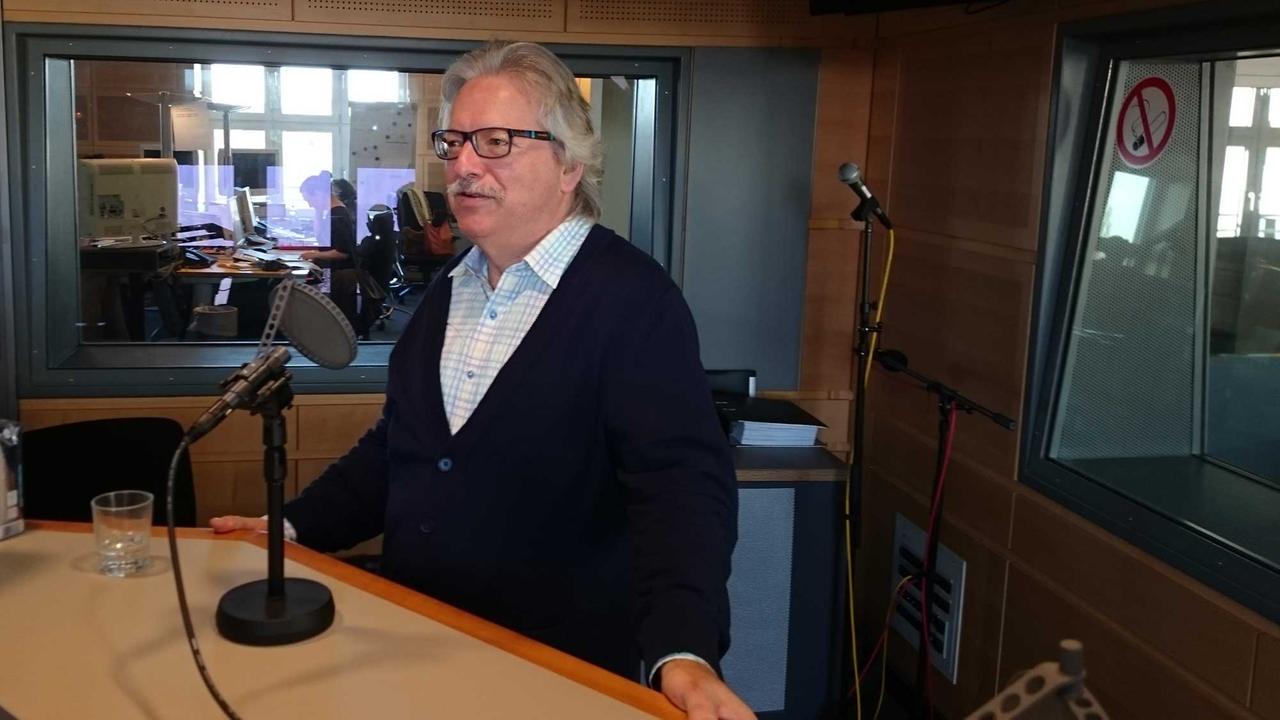 Günther Hasinger zu Gast bei Deutschlandradio Kultur. Der Astrophysiker ist Direktor des Instituts für Astronomie (IfA) der Universität Hawaii. Günther Hasinger zu Gast bei Deutschlandradio Kultur. Der Astrophysiker ist Direktor des Instituts für Astronomie (IfA) der Universität Hawaii.