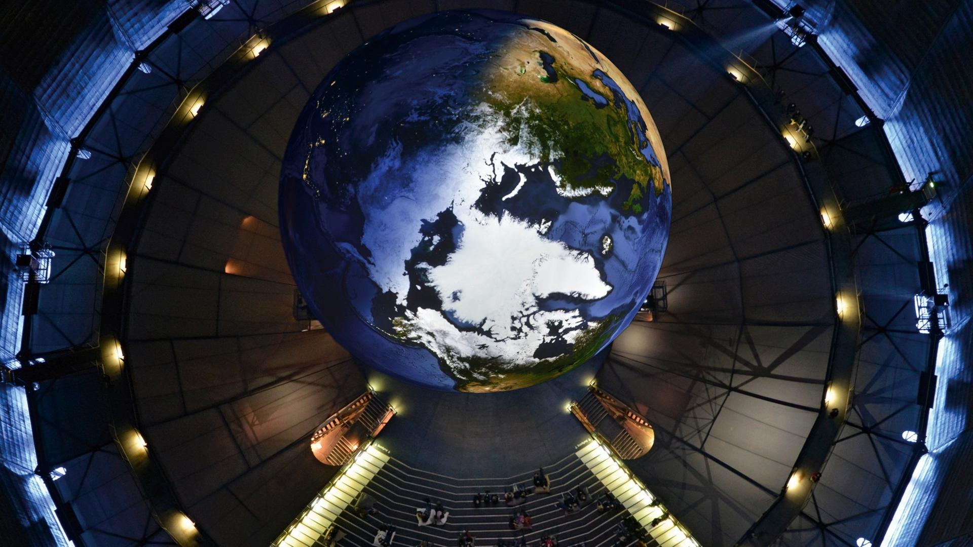 Ausstellung im Gasometer Oberhausen: Wunder der Natur Ausstellung im Gasometer Oberhausen: Wunder der Natur