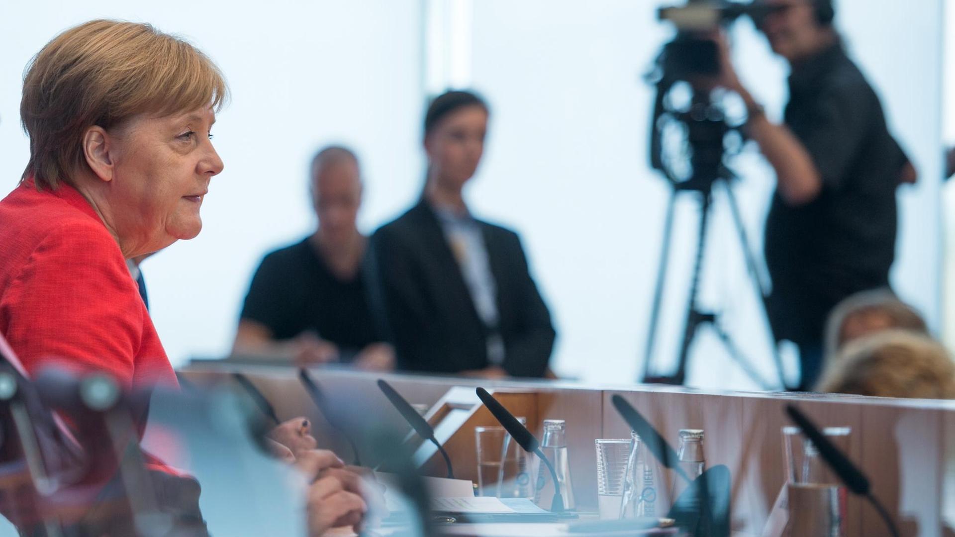 Bundeskanzlerin Angela Merkel (CDU) äußert sich bei der traditionellen Pressekonferenz vor der Sommerpause in der Bundespressekonferenz zu aktuellen Themen der Innen- und Außenpolitik.