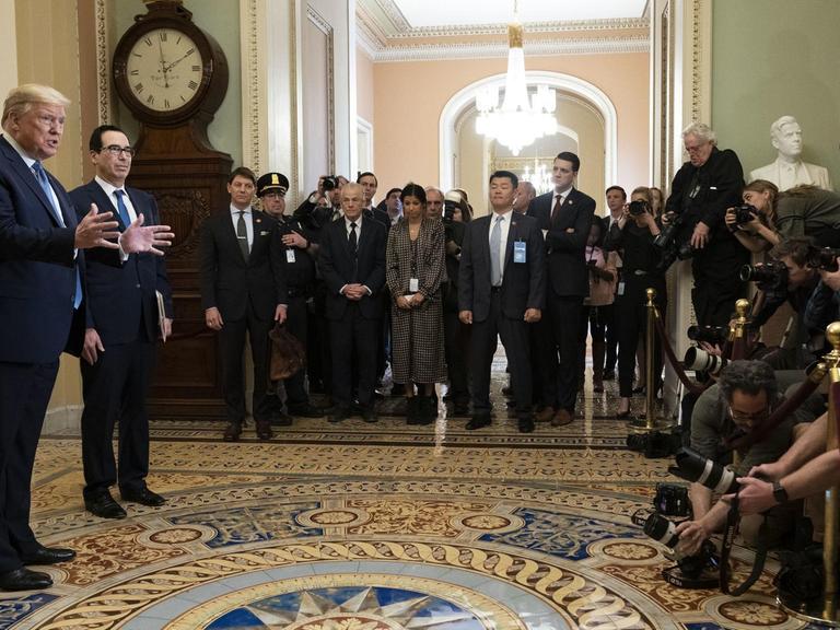 US-Präsident Trump bei einer Pressekonferenz zu Maßnahmen zum Coronavirus.