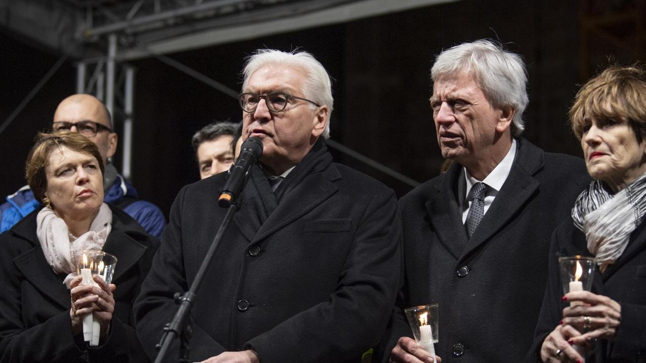 Bundespräsident Frank-Walther Steinmeier spricht während einer Gedenkfeier für die Opfer des Anschlags in Hanau. Bundespräsident Frank-Walther Steinmeier spricht während einer Gedenkfeier für die Opfer des Anschlags in Hanau.
