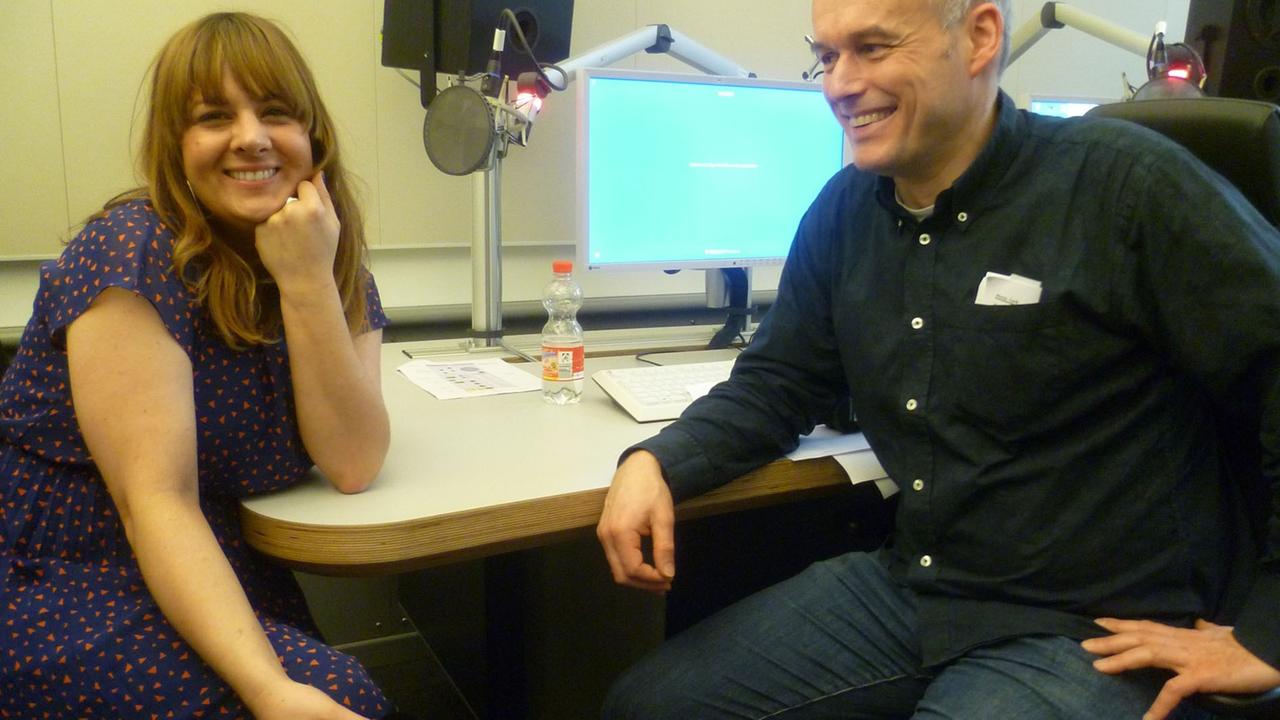 Rumer an der Seite von Deutschlandradio-Redakteur Tarik Ahmia in der "Tonart". Rumer an der Seite von Deutschlandradio-Redakteur Tarik Ahmia in der "Tonart".