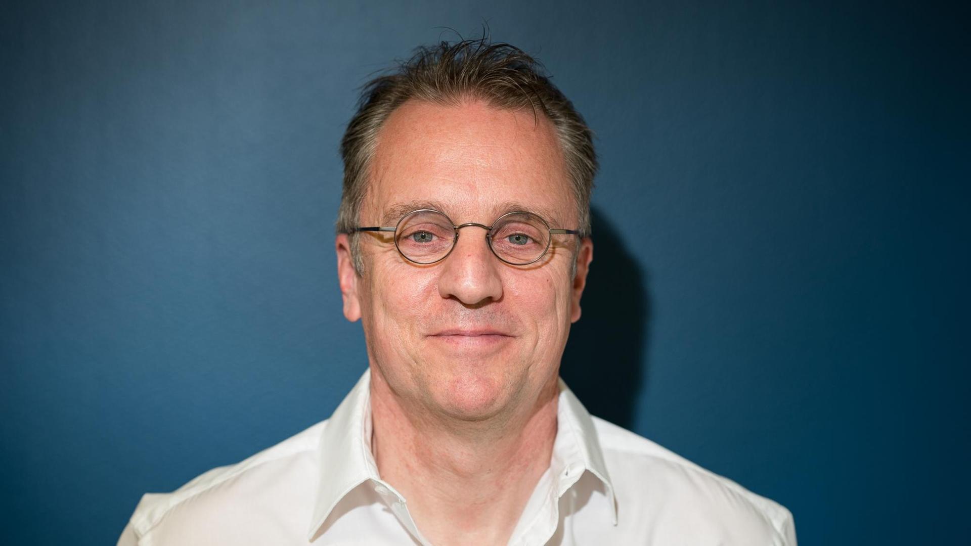 Tim Meyer, Sportmediziner, lächelt in die Kamera. Tim Meyer, Sportmediziner, lächelt in die Kamera.