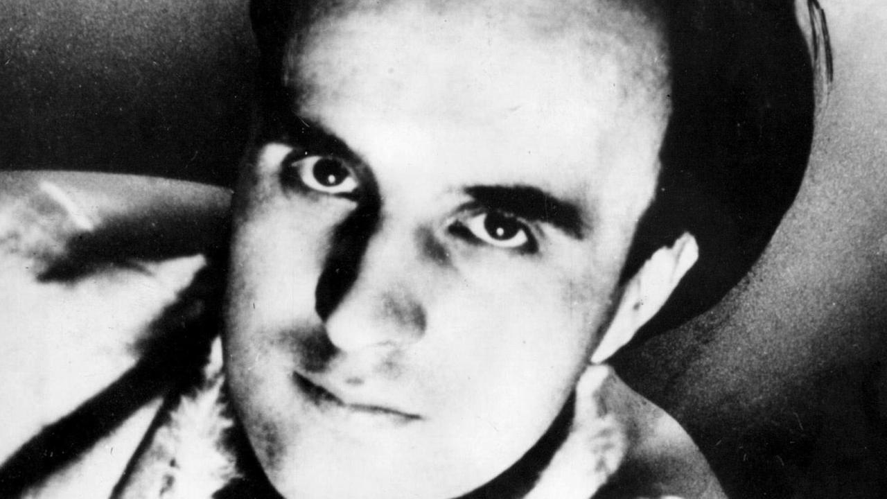 Wolfgang BORCHERT, (20.05.1921-20.11.1947), Deutscher Schriftsteller, Portrait undatiert, ca. 40er-Jahre Wolfgang BORCHERT, (20.05.1921-20.11.1947), Deutscher Schriftsteller, Portrait undatiert, ca. 40er-Jahre