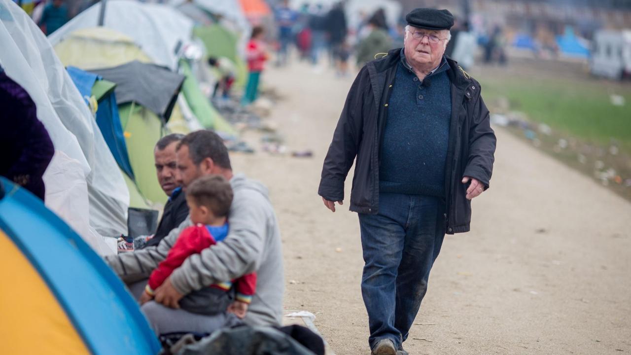 Der ehemalige Sozialminister Norbert Blüm besuchte das Flüchtlingslager in Idomeni 