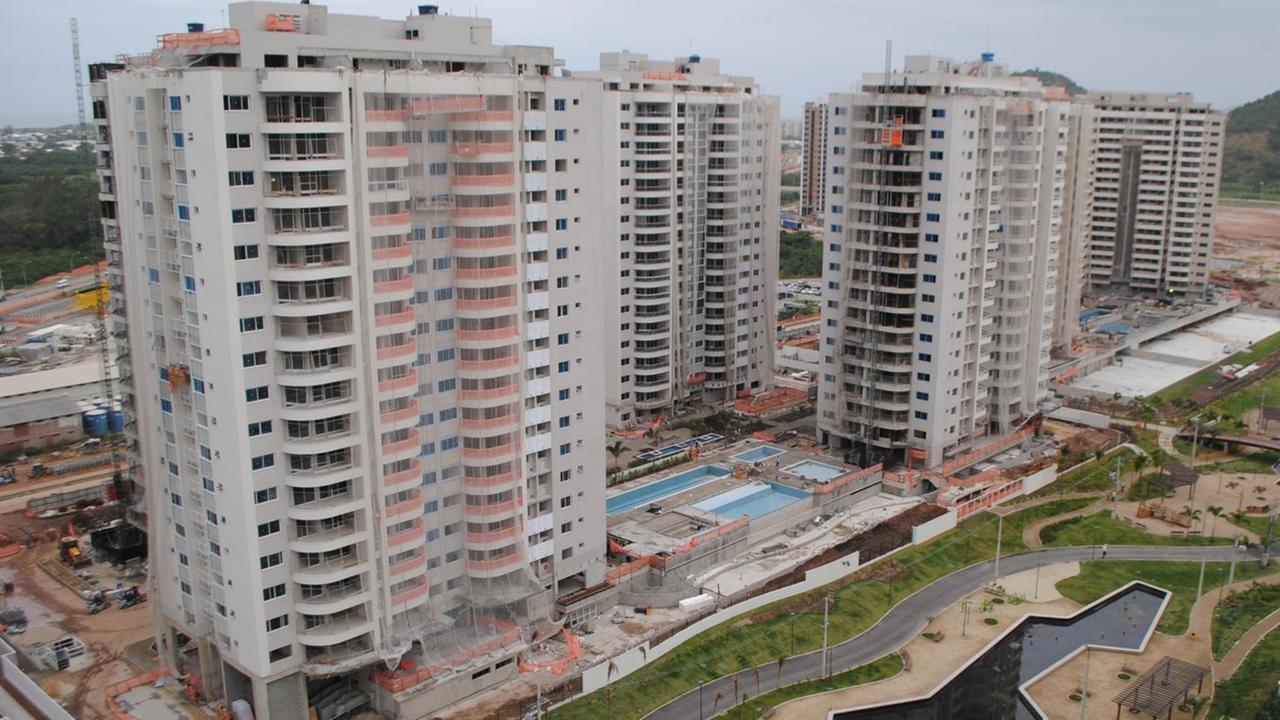 Blick auf die Baustelle des zukünftigen olympischen Dorfs in Rio de Janeiro. Blick auf die Baustelle des zukünftigen olympischen Dorfs in Rio de Janeiro.