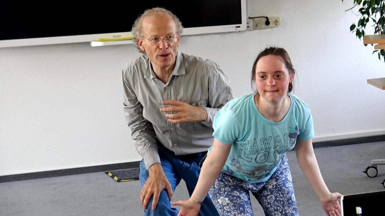 Robert Wechsler und Maria Hanke musizieren mit Hilfe der Software MotionComposer durch tänzerische Bewegungen im Duett Robert Wechsler und Maria Hanke musizieren mit Hilfe der Software MotionComposer durch tänzerische Bewegungen im Duett