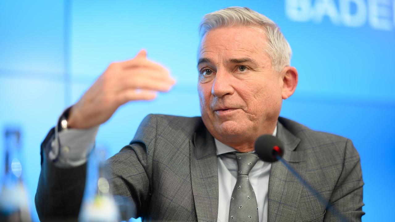 Thomas Strobl (CDU), Minister für Inneres, Digitalisierung und Migration von Baden-Württemberg, spricht während der Landespressekonferenz Baden-Württemberg. Thomas Strobl (CDU), Minister für Inneres, Digitalisierung und Migration von Baden-Württemberg, spricht während der Landespressekonferenz Baden-Württemberg.