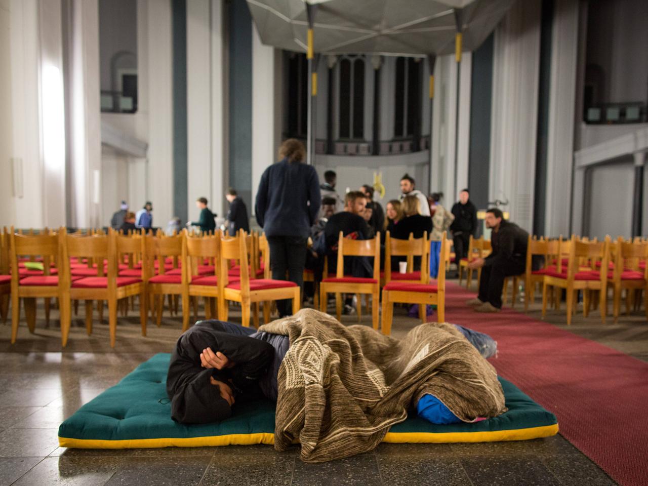 Flüchtlinge in einer Kirche in Berlin-Kreuzberg Flüchtlinge in einer Kirche in Berlin-Kreuzberg