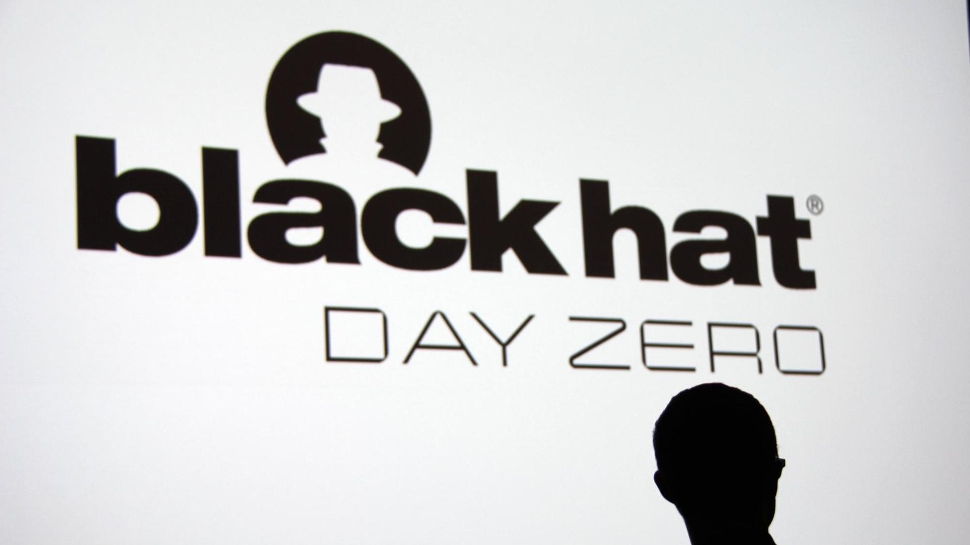 Teilnehmer vor der Bühne der Black Hat- Sicherheitskonferenz in Las Vegas, der weltgrössten Hacker-Konferenz. 3. August 2016. Teilnehmer vor der Bühne der Black Hat- Sicherheitskonferenz in Las Vegas, der weltgrössten Hacker-Konferenz. 3. August 2016.