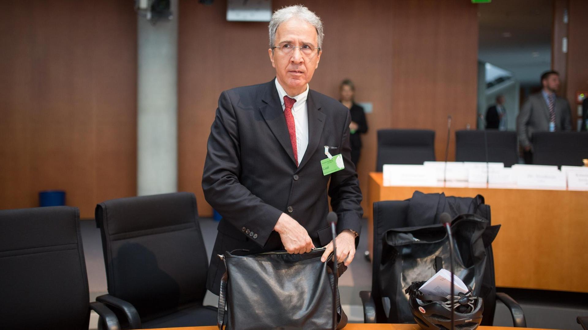 Der Sonderermittler der Bundesregierung in der NSA-Affäre, Kurt Graulich. Der Sonderermittler der Bundesregierung in der NSA-Affäre, Kurt Graulich.